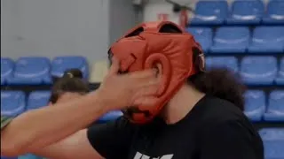 Miniature : Technique Secrète de Self-Defense : La 'Gifle' Surpuissante