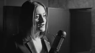 Miniature : Angie Robba - Rouge (SARDOU et nous)