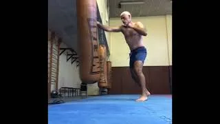 Miniature : Savate et Kickboxing - Entraînement sac de frappe @savatetraining