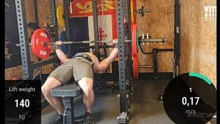 Miniature : Bench Comp : 140kg x4@0,12m/s