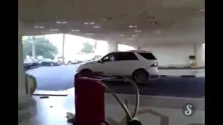 Miniature : Un automobiliste fou filmé par des passant