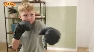 Miniature : Le Coffret Sac de Frappe avec Gants de Boxe de Boxing Club est chez Smyths Toys !