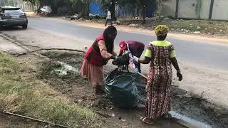 Miniature : Opération de nettoyage de la place des Evolués, Kinshasa - Gombe