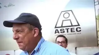 Miniature : Le président du Costa Rica avale une guêpe
