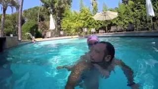 Miniature : Clara 5 ans on nage le dauphin ecole et cours de natation cannes