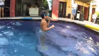 Miniature : Ugo 5 ans nage tout seul en crawl ecole et cours de natation cannes