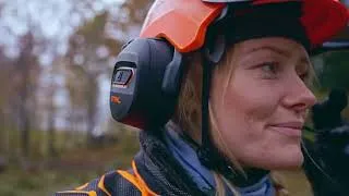 Miniature : Entretien des arbres avec la tronçonneuse à batterie MSA 220 T | STIHL