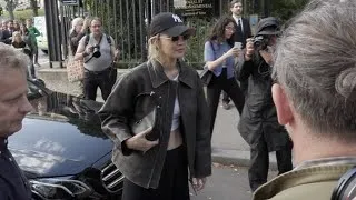 Miniature : Gigi Hadid at the Miu Miu Womenswear Spring/Summer 2024 Fashion show in Paris