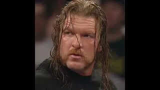 Miniature : Triple H vient aider Shawn Michaels attaqué par 5 personnes