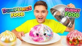 Miniature : SQUISHY DUMPLINGS VS GUMMY FOOD CHALLENGE !