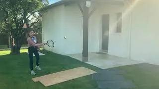 Miniature : Exercice de tennis à faire chez soi contre un mur