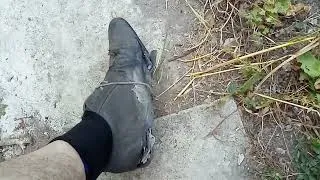 Miniature : Dernière marche des chaussures Les chaussures s'usent jusqu'à la rupture Vivre de peu Dépenser moins