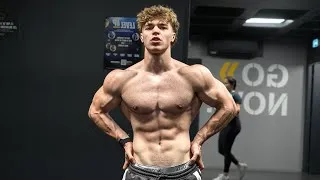 Miniature : JE KIFFE TROP MA VIE EN TANT QUE GO MUSCU DE 20 ANS 