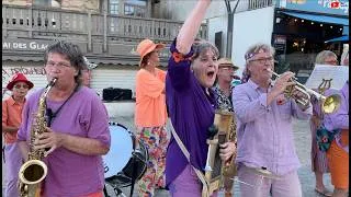 Miniature : QUIBERON  🇲🇫 |   Fanfare "Les Brasseurs d'Air " Canicule   |  TV Quiberon 24/7