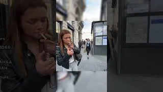 Miniature : Il drague une danseuse de Paris 💃 #prank #paris #borisbecker