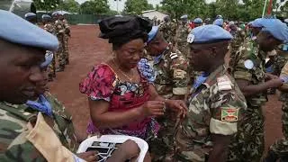 Miniature : Une médaille pour saluer la contribution du 10è contingent burundais de la MINUSCA