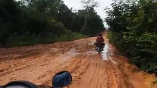 Miniature : Retour de Chi Phat en moto drop au Cambodge