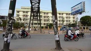 Miniature : Hanoï - cute freeway crossing & easy style backdriving