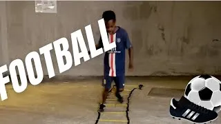 Miniature : Je m’entraîne au football à la maison