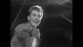 Miniature : Plastic Bertrand 🎤 Interview + Ça Plane Pour Moi 📅1977 🕐4min.📼Vhs Bande Abimée N&b 📺Tv Blue Jean🏴‍☠️
