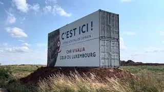Miniature : Vivalia 2030 - Panneau d'emplacement du futur CHR Coeur du Luxembourg à Houdemont