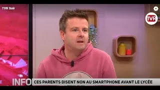 Miniature : Et si l'on attendait le lycée pour donner un smartphone à son enfant ?