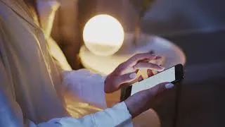 Miniature : Apprenez à ne pas attendre auteure : Paola Delton. Voix et montage vidéo par Shirley Cedent
