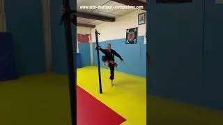 Miniature : Comment durcir les tibias, les avants-bras et les mains dans les arts martiaux et sports de combat
