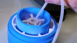 Miniature : La préparation des échantillons pour la microscopie électronique par congelé hydraté.