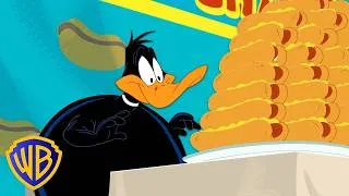 Miniature : Combien de hot-dogs Daffy peut-il manger ?! 🌭😲 | Looney Tunes en français 🇫🇷 | @WBKidsFrançais