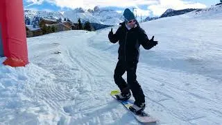 Miniature : Comment METTRE son DEUXIEME PIED sur un SNOWBOARD en restant debout ?