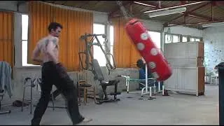 Miniature : Kick boxing heavy bag training