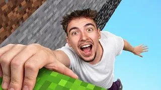 Miniature : Le MONDE MINECRAFT se DÉTRUIT sous mes PIEDS !
