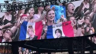 Miniature : BTS - ARMYs react on the big screens (short part) | ARIRANG World Tour Paris 260717 4K