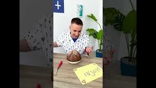 Miniature : Farce de gâteau ballon d'eau 🤣 #gâteau #ballon #eau #comédie