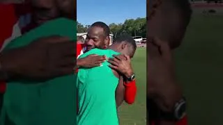 Miniature : Une haie d’honneur bien méritée pour nos champions avant le coup d’envoi de la séance du jour. 🏆👏