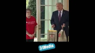 Miniature : Trump se fait livrer des mc Do au bureau - Opération charme des électeurs??
