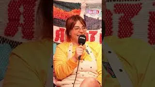 Miniature : CAMILLE AUMONT CARNEL : "Je fais 2m en talons"