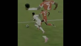 Miniature : Upamecano vs Vinicius 😳 Who won this duel? #shorts