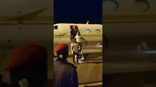 Miniature : RETOUR DE FRANCIS NGANNOU EN JET PRIVÉ AU CAMEROON APRÈS SON COMBAT CONTRE FURY