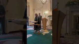 Miniature : Michael D. Higgins reçoit le Collier de l'Hermine à Dublin