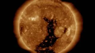 Miniature : Le Soleil : Un trou coronal allongé