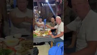 Miniature : Au Vietnam, l'hospitalité se mesure aussi à la chaleur des verres que l'on lève ensemble !