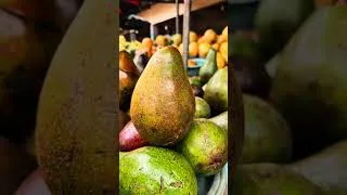 Miniature : Dis-moi les fruits que tu reconnais ici à Abidjan 🇨🇮👇🏾 #fruitsdafrique #abidjan #agriculteurs