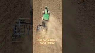 Miniature : Nos agriculteurs ont du talent de la préparation des sols à la récolte en vue aérienne. Tracteur.