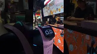 Miniature : Robot porte plateau dans un food court de Moscou