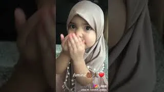 Miniature : cette petite fille prie pour nous dites amine