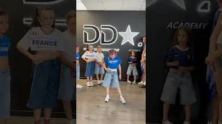 Miniature : We are one ! 💙🤍❤️Regardez-moi ce petit bout… 🥹🤍 #dance #dancer #france #dancevideo