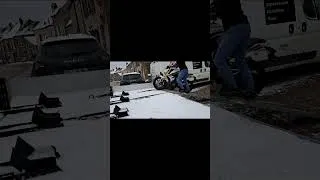 Miniature : Moto Chargement latéral sur remorque haute avec double rampes pour sécuriser