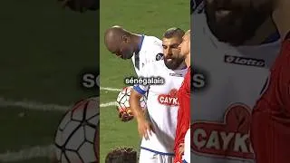 Miniature : Un joueur senegalais s'apprête à tirer un penalty mais son entraîneur explose de colère #football